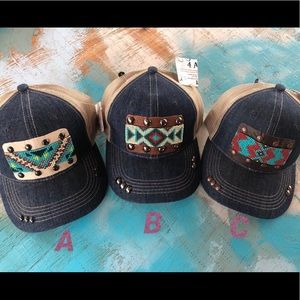 👩🏻‍🌾 NWT Beaded Leather Studded Trucker Hat